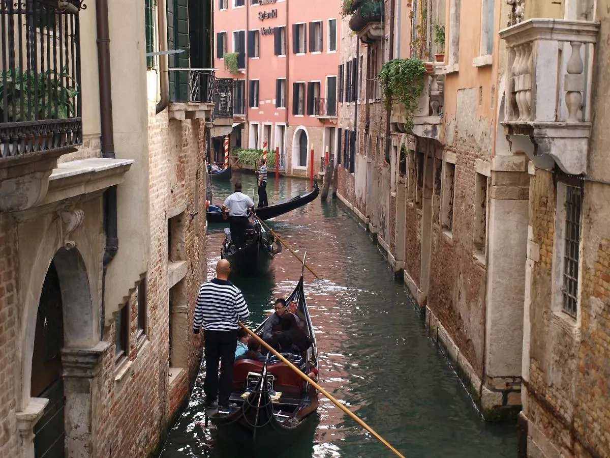 베니스 Al Pozzo Dei Scoacamini, 100 M From San Marco, Ground Floor 아파트