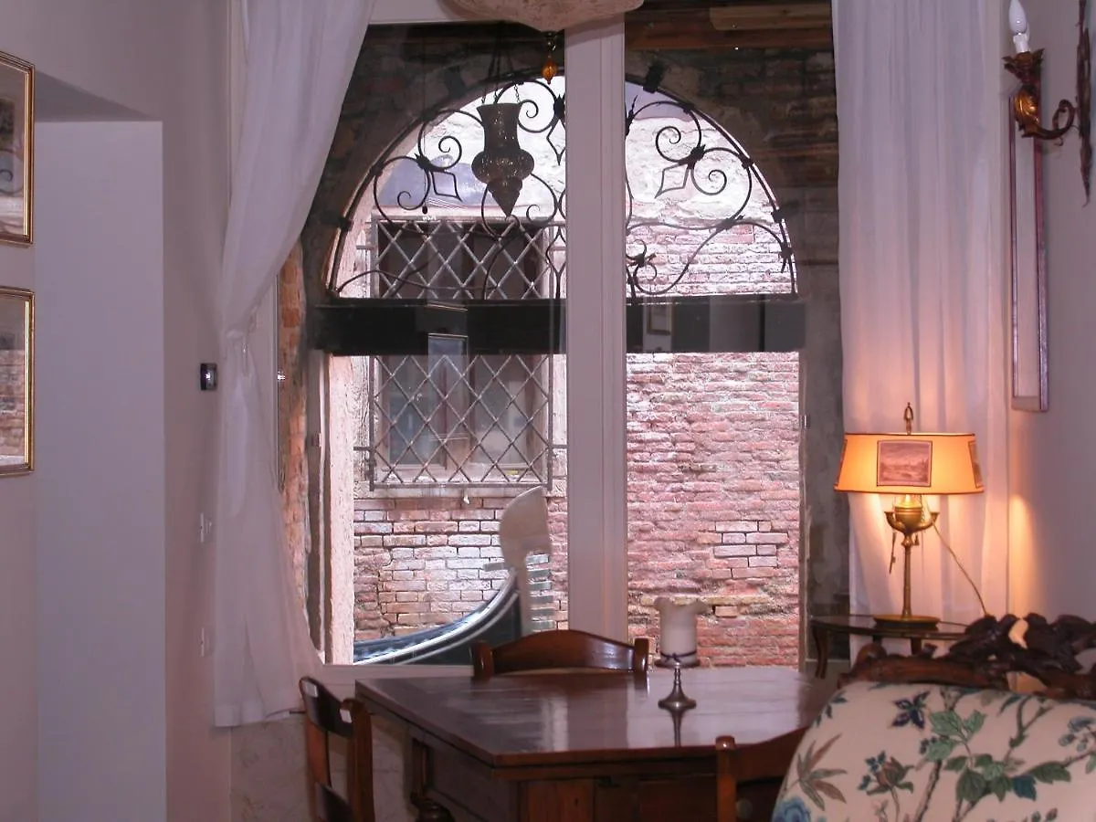 Al Pozzo Dei Scoacamini, 100 M From San Marco, Ground Floor Apartment Venice