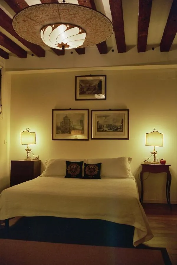 Al Pozzo Dei Scoacamini, 100 M From San Marco, Ground Floor Apartment Venice